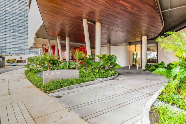 Building Photo - 1001 Queen St