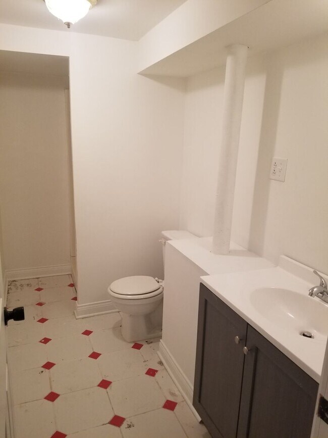 Building Photo - 5200 S Monitor Ave