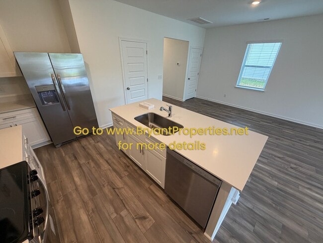 Building Photo - Single Family