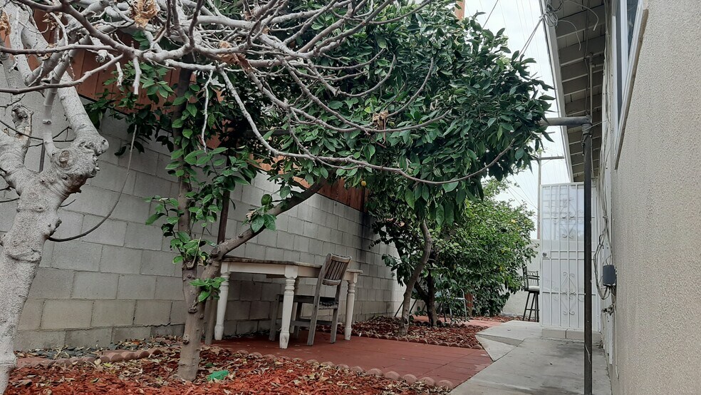 Building Photo - 455 W Elk Ave