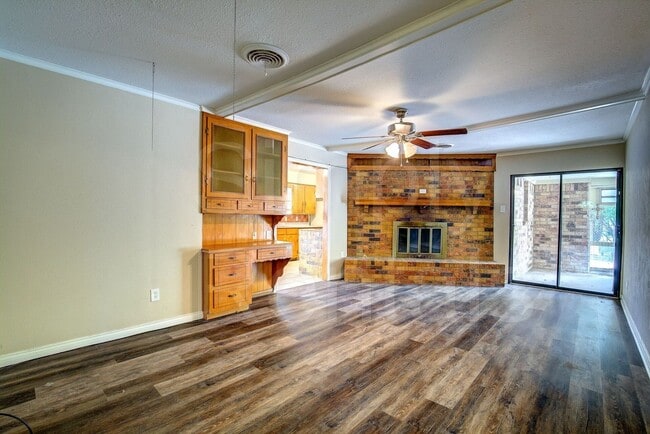 Building Photo - 6426 Chapman Dr