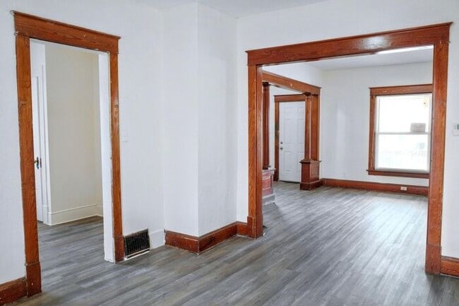 Building Photo - Spacious 3-Bedroom Home with Fenced Yard a...