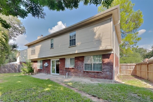 Building Photo - 9919 Villa Verde Dr