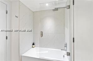 Building Photo - 9901 W Bay Harbor Dr