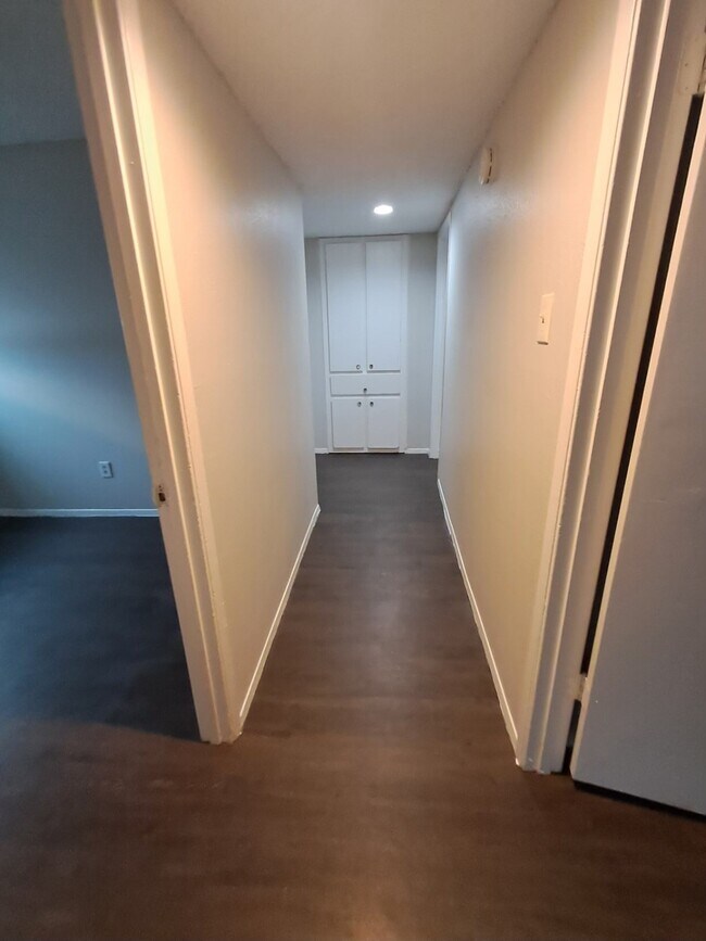 Building Photo - 714 Coolwood Dr