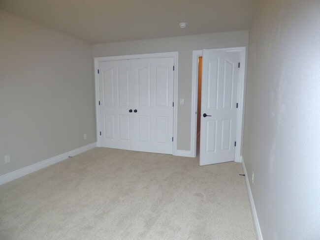 Building Photo - 5 Bedroom Home in South Salem! Near I-5