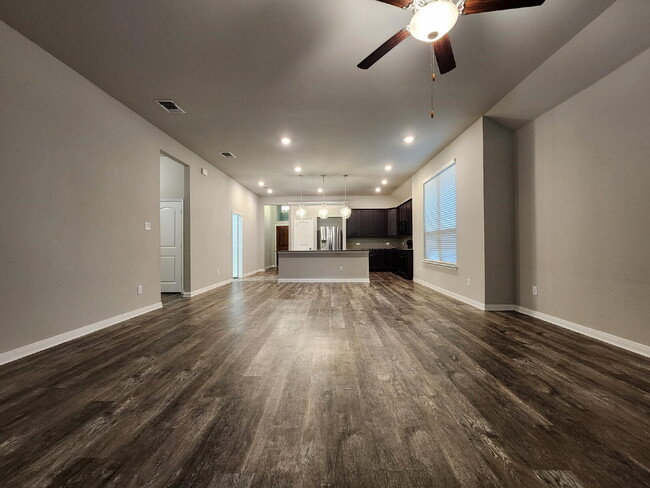 Building Photo - "Beautiful 3 Bedroom, 2 Bathroom Home for ...
