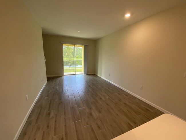 Building Photo - "Charming 3-Bedroom Oasis with 2.5 Baths i...