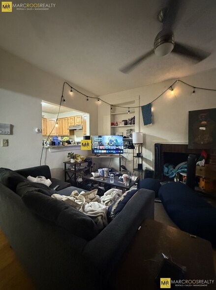 Building Photo - 589 Beacon St