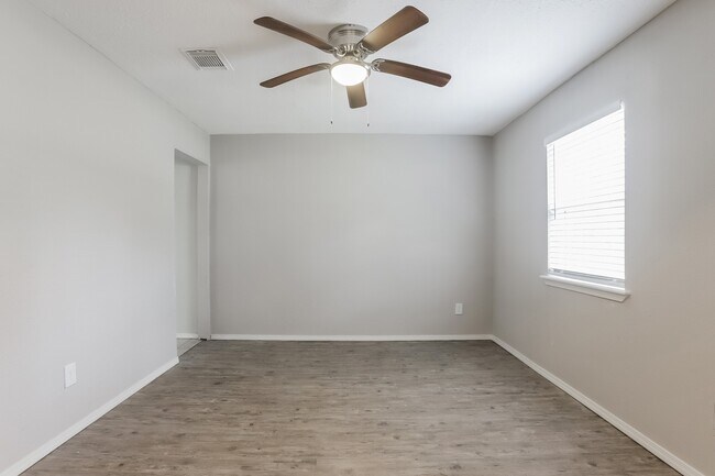 Building Photo - 3607 Dawnwood Dr