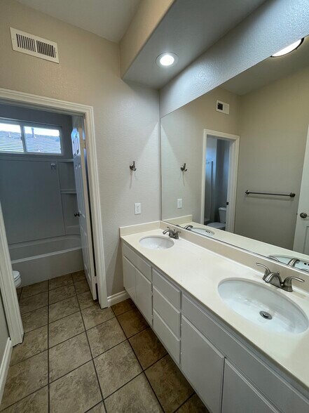 Building Photo - 1249 Bernardo Ave