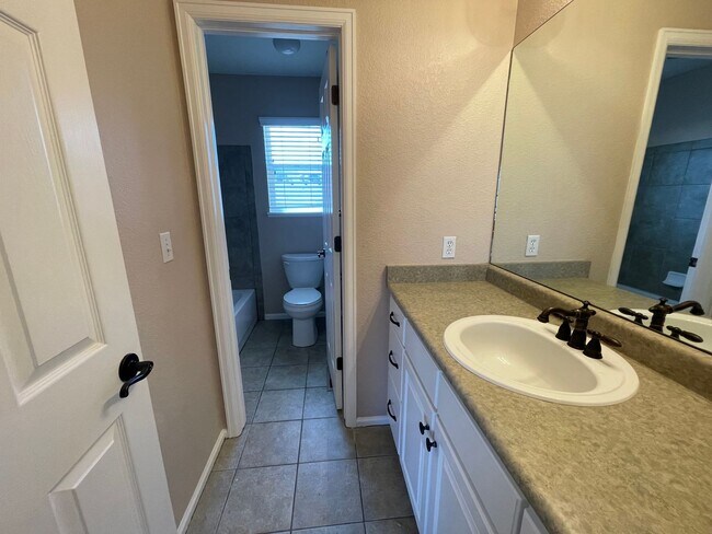 Building Photo - Beautiful 3 Bedroom 3 Bath Home Close to Ft Carson and Peterson AFB!!!