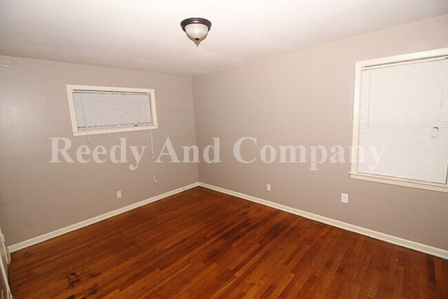 Building Photo - 848 Biggs St