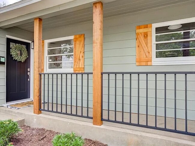 Building Photo - Charming 3-Bedroom Home