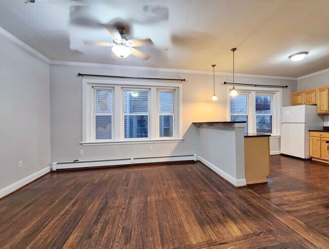 Building Photo - Walk to Revere Beach T station and beach!