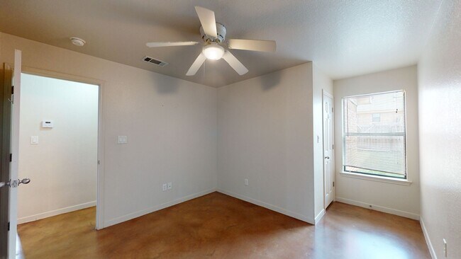 Building Photo - FREE DECEMBER RENT!!!