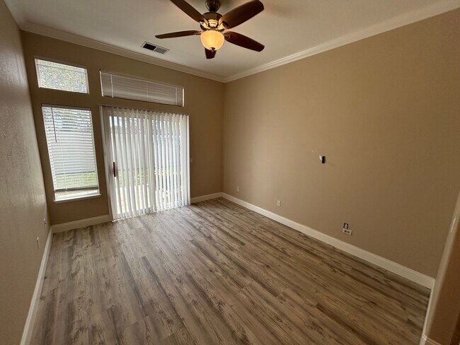 Building Photo - 460 Winesap Dr