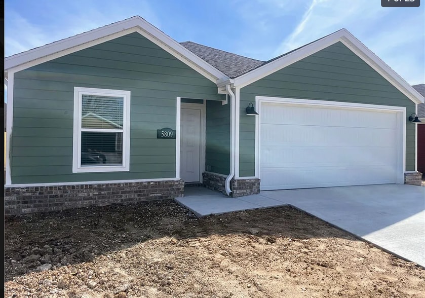 Primary Photo - 5992 W Holdcroft Dr