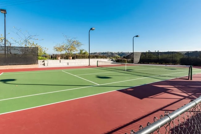 Building Photo - Beautiful Townhouse in Escala