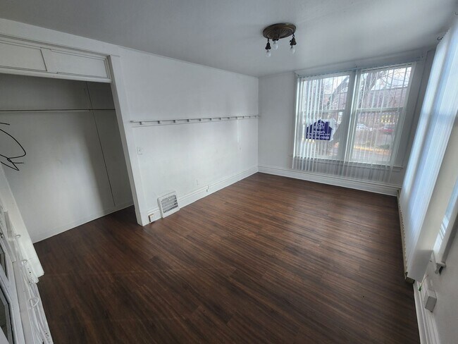 Building Photo - 455 NE Campus St