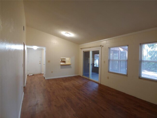 Building Photo - 208 NE 7th Pl