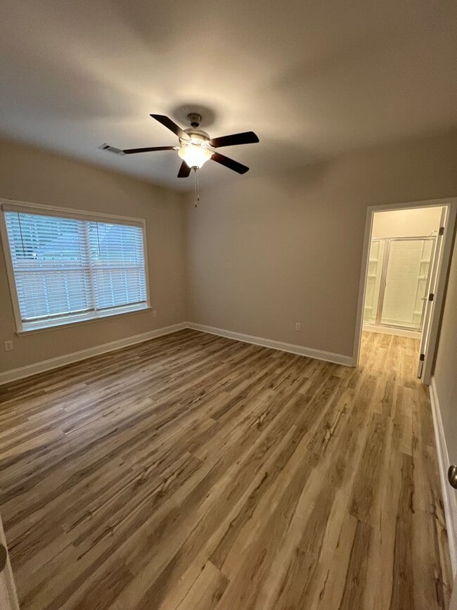 Building Photo - 3 Bed 2 Bath Home with Porches and Huge Ba...