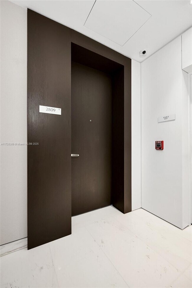 Building Photo - 300 Biscayne Blvd Way