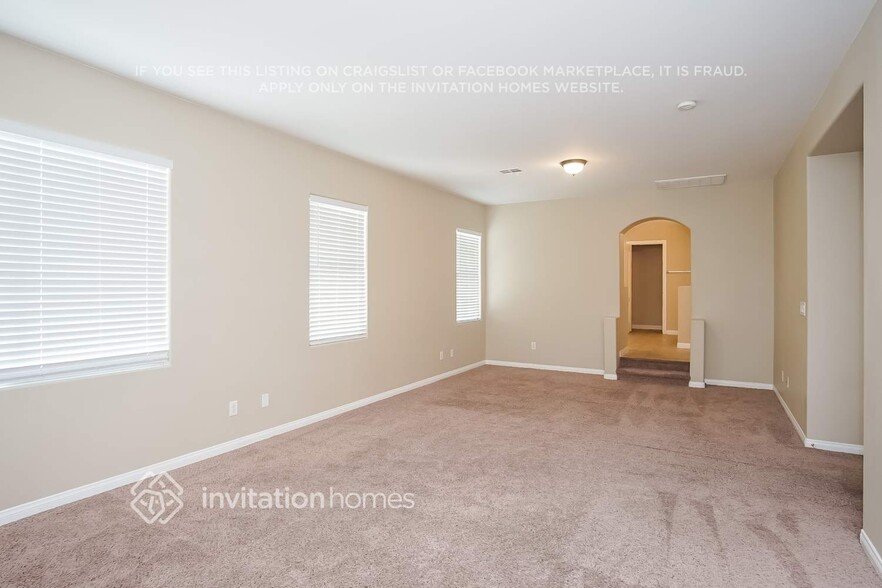 Building Photo - 915 Golden Poppy St