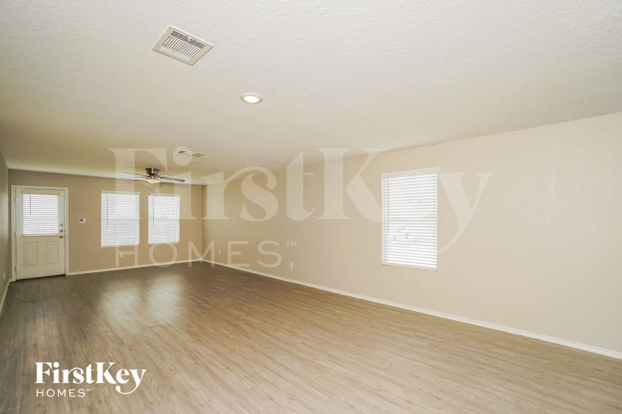 Building Photo - 2402 Double Oak Dr