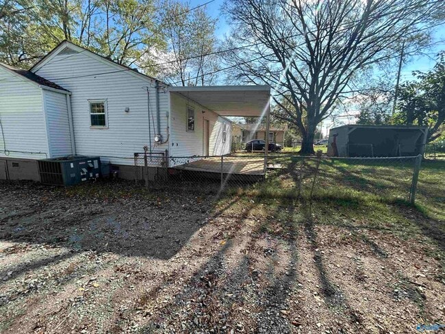 Building Photo - 803 Fairway Dr NW