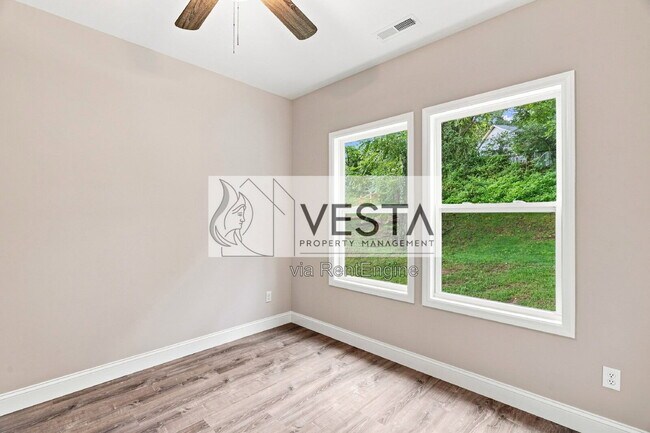 Building Photo - 14 Holcombe Dr
