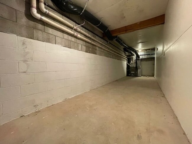 Building Photo - 5341 Bees Ln