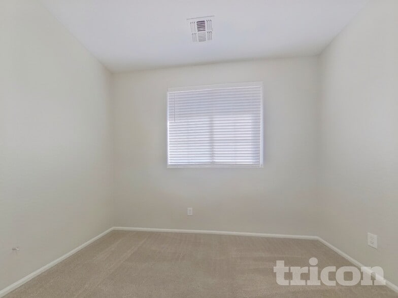 Building Photo - 25746 W Globe Ave