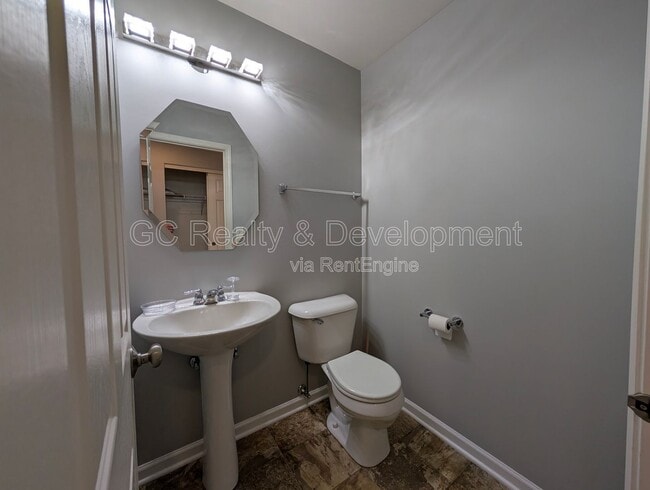 Building Photo - 646 Vine St