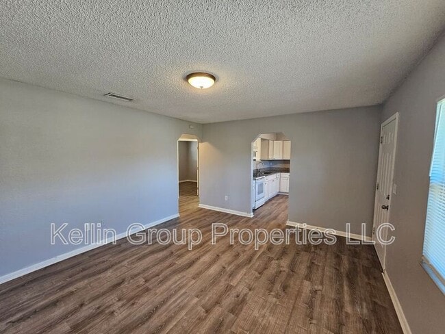 Building Photo - 1041 N Brunnell Pkwy