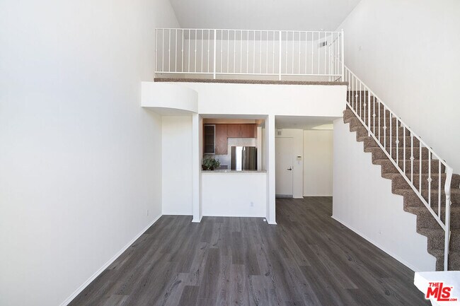Building Photo - 620 S Gramercy Pl