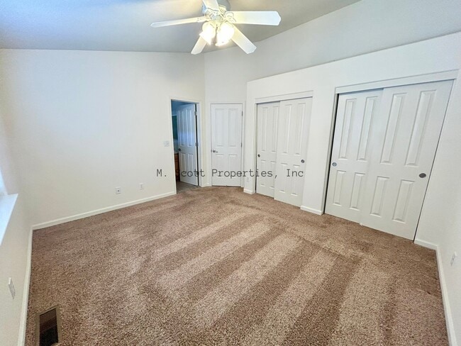 Building Photo - 1420 Chiltern Ct