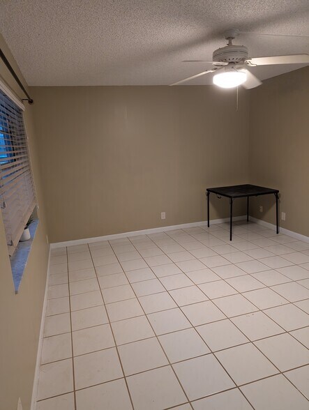 Building Photo - 839 Normandy R