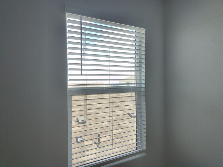 Building Photo - Room in House on Arnold Lp