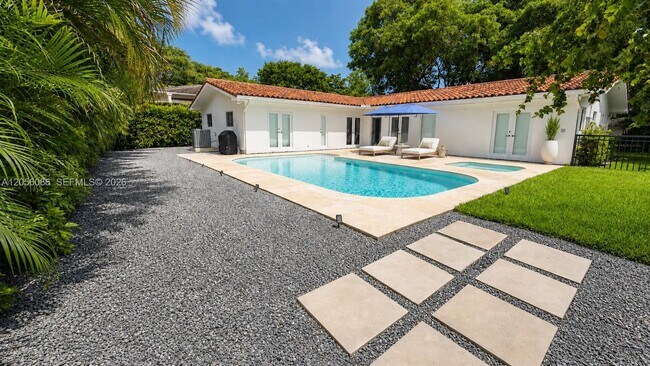 Building Photo - 614 San Juan Dr