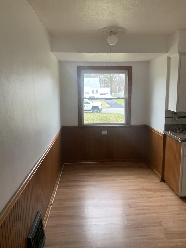 Building Photo - 131 Forest-Park Dr