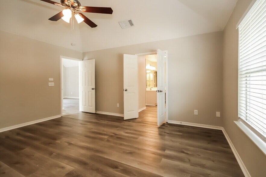 Building Photo - 19322 Oak Station Dr