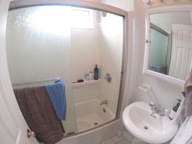 Building Photo - 6 Chestnut Hill Ave