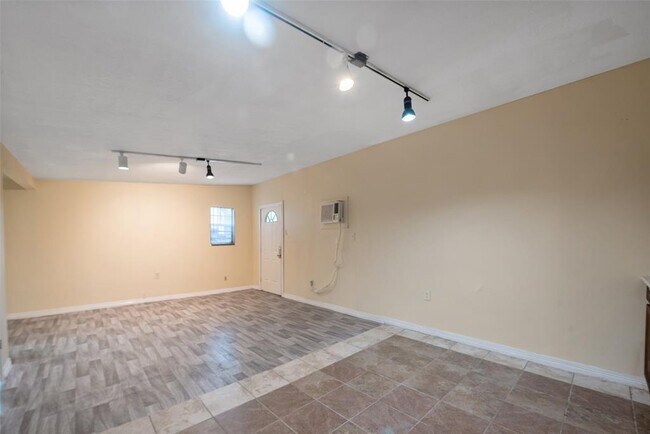 Building Photo - 1614 Ryon St