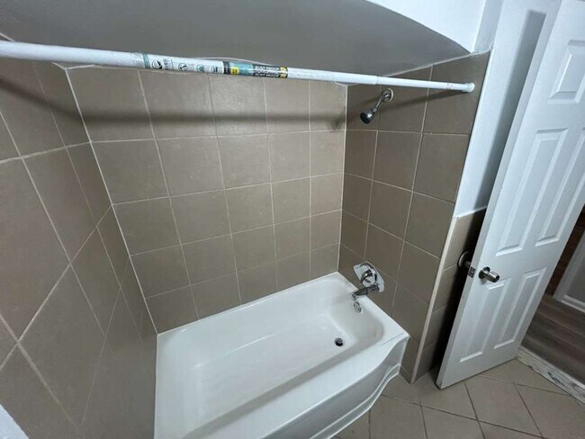 Building Photo - Charming 3 Bedroom Bungalow