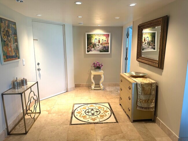 Foyer - 2455 Lindell Blvd