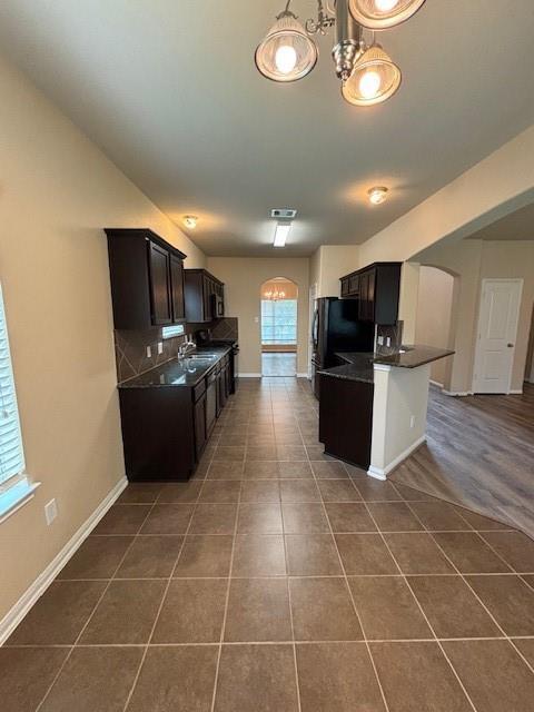 Building Photo - 995 Arbor Glen