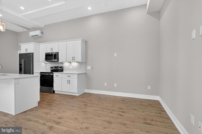 Building Photo - 2034 N Front St