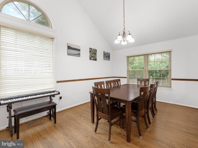 Building Photo - 3044 Emerald Chase Dr