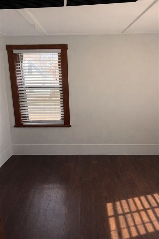 Building Photo - 613 Main St